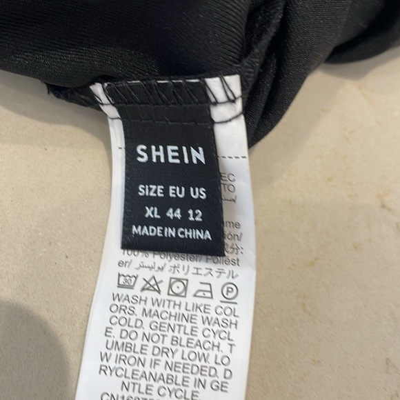 Black and white top - Picture 7 of 8